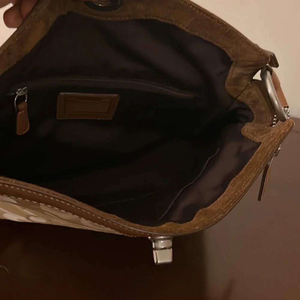 Coach - Picture 9 of 10